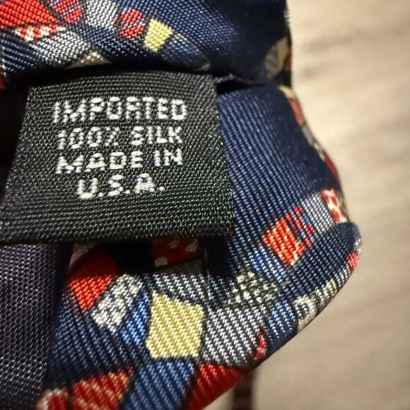 Vintage Silk Tie Quilt Ring Pattern Red Blue Geometric 100% Silk USA - Picture 6 of 8